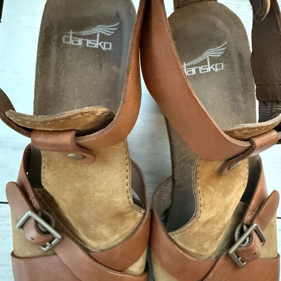 Dansko Dominique T-Strap Leather Heels Womens 39 Brown Strappy Sandals Wood Heel - Picture 4 of 10